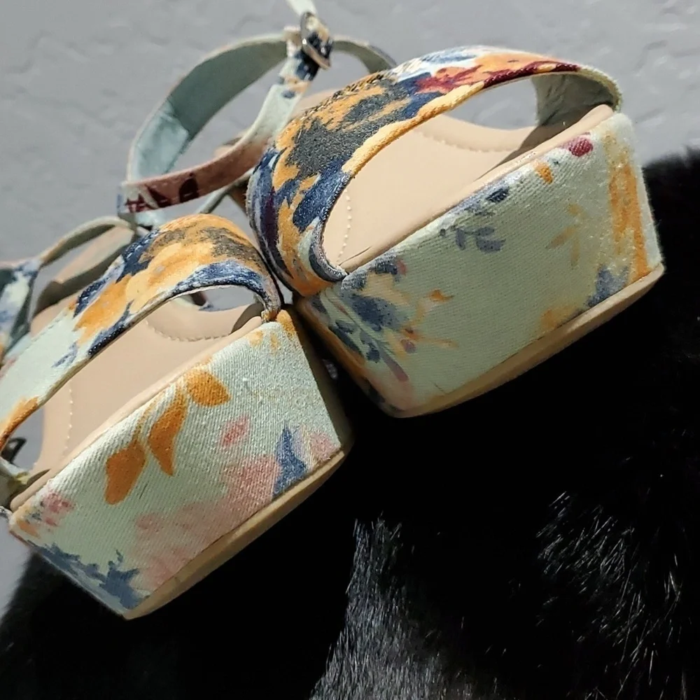 FLORAL ROLLERCOASTERS PLATFORM CHUNKY SANDALS SIZE 7.5 ROMANTIC DAINTY